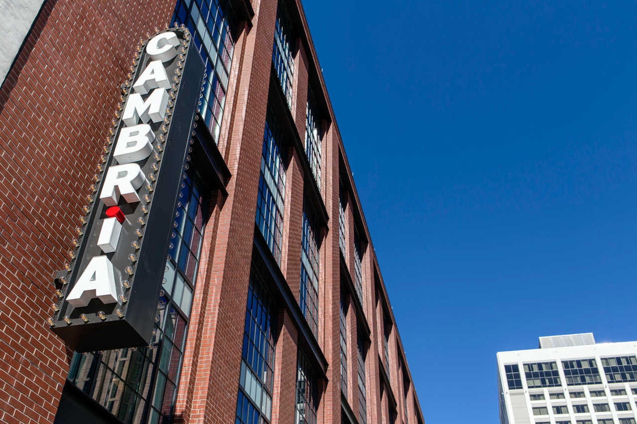 Cambria Hotel New Orleans Downtown Warehouse District Exterior photo