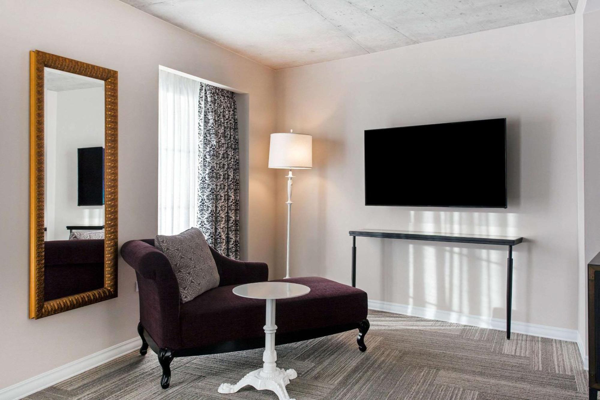 Cambria Hotel New Orleans Downtown Warehouse District Exterior photo
